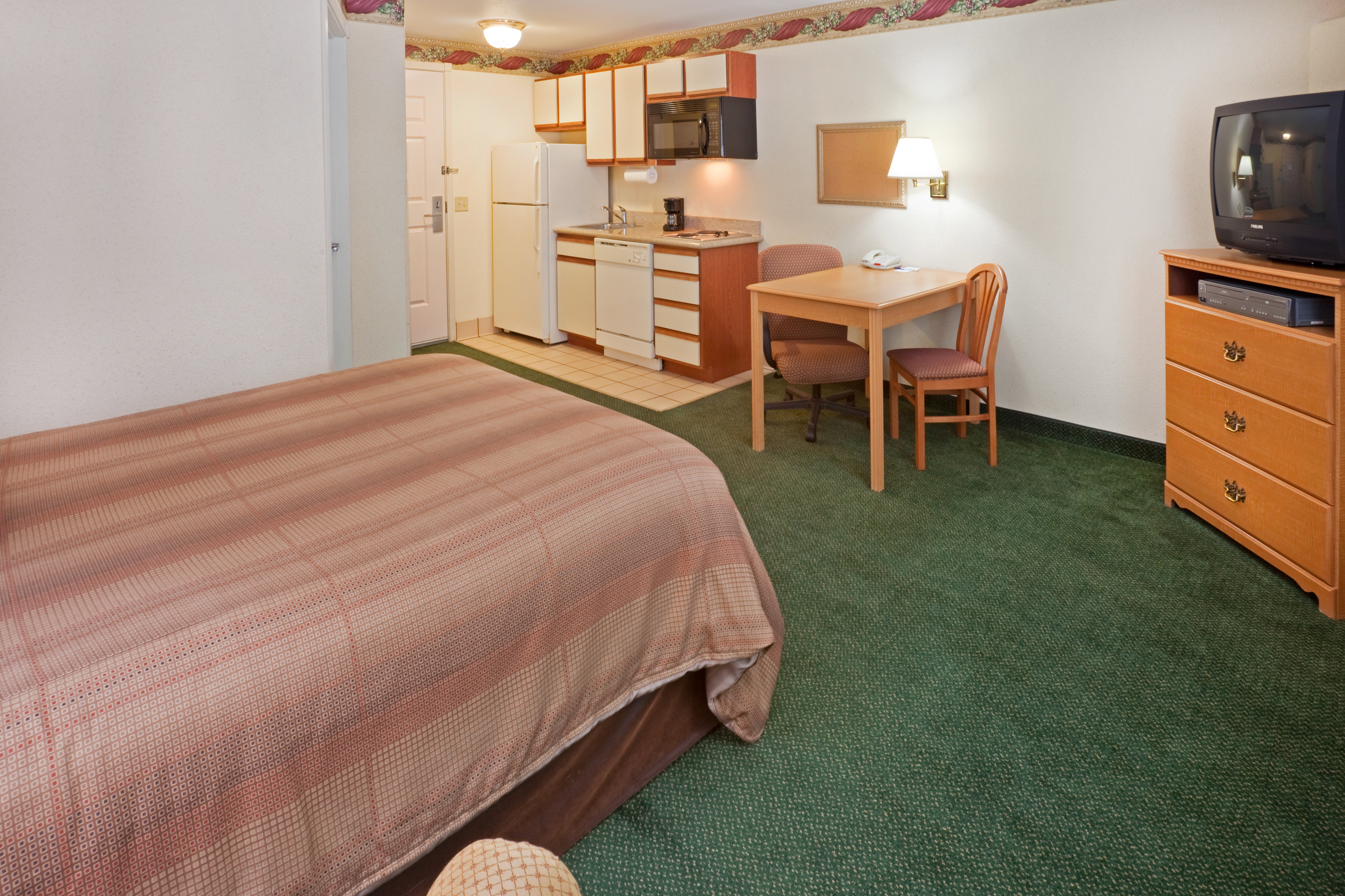 Candlewood Suites Tyler 24/54