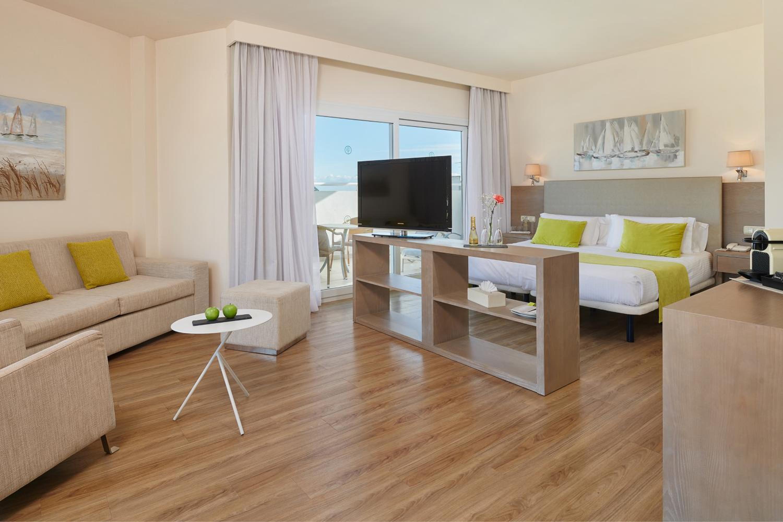Junior Suite, Adult Only, Balcony, Hotel Sabina & Suites 4/4