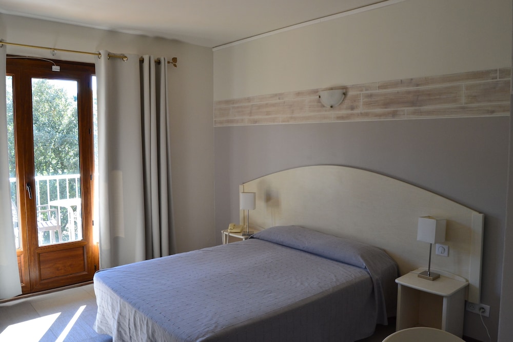 Hotel Cyrnea 18/39