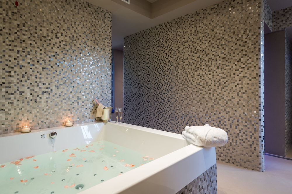 Castello Di Pontebosio Luxury Resort 49/50