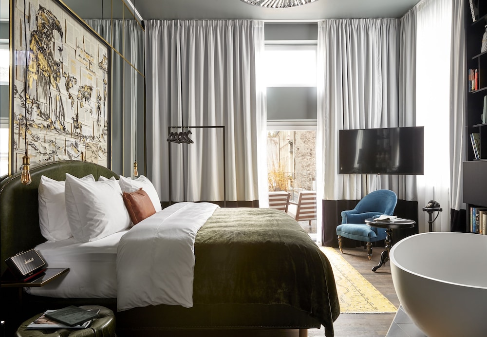 Sir Savigny Hotel, part of Sircle Collection 17/45