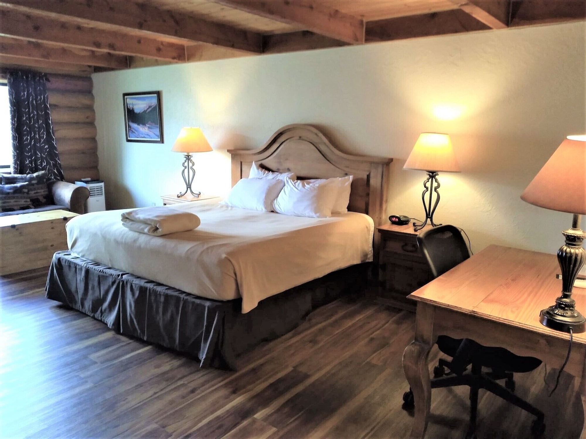 Room, King Bed, Creek Side, Sofa