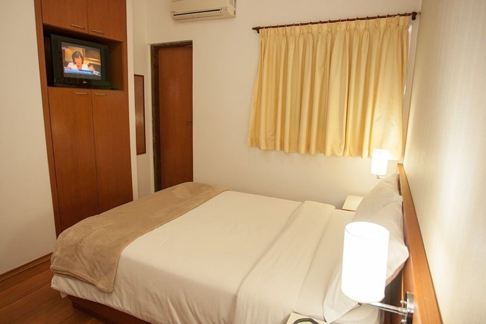 HOTEL ARUJA 10/18