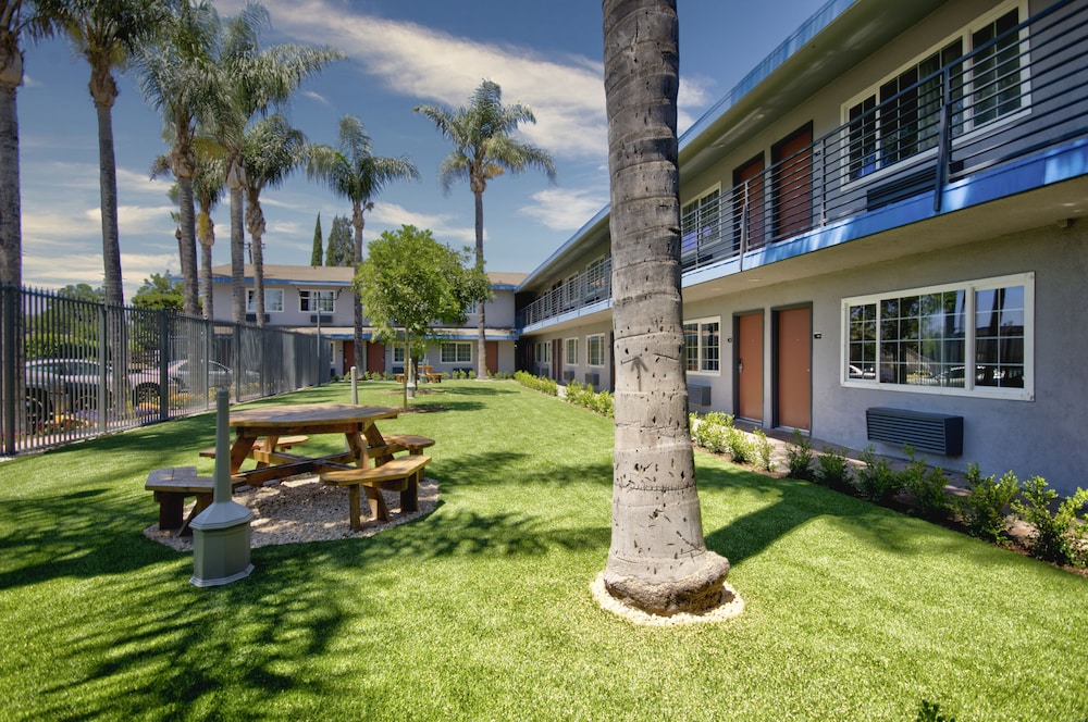 Hyland Motel Van Nuys 38/50
