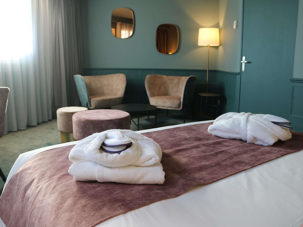 PRIVILEGE, DOUBLE BED
