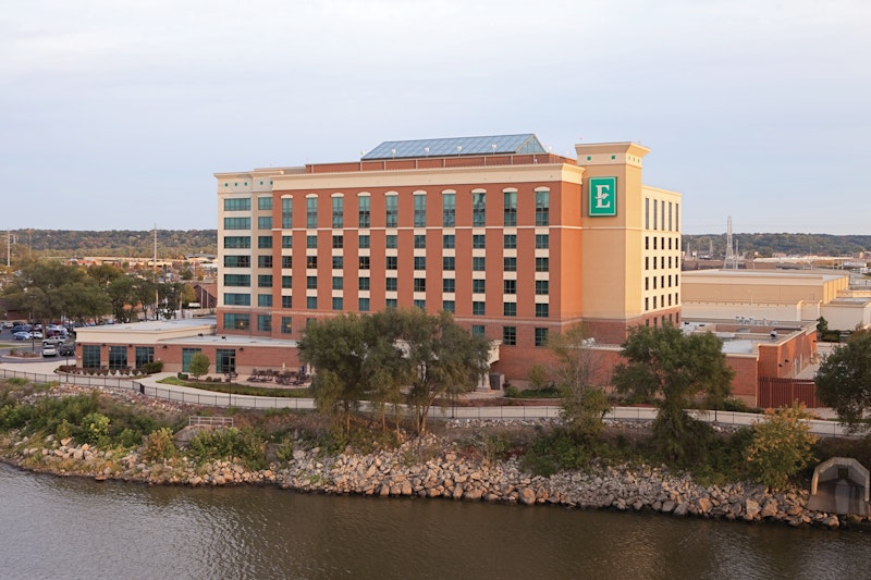 Embassy Suites By Hilton E Peoria Riverfront Conf Center 6/60