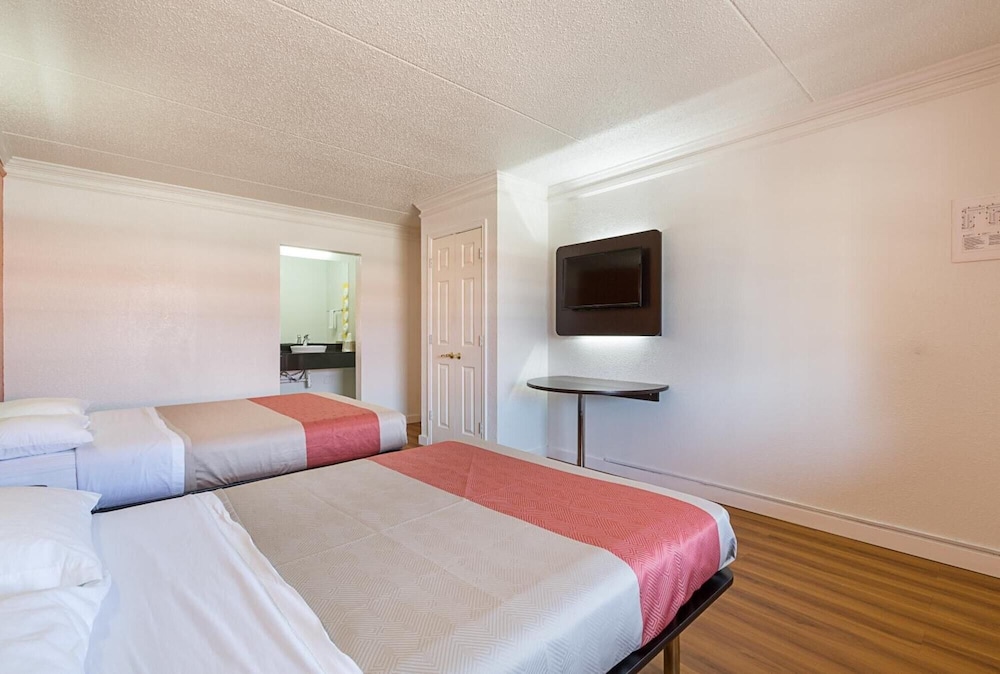 Motel6 Dallas, TX - Market Center 15/45