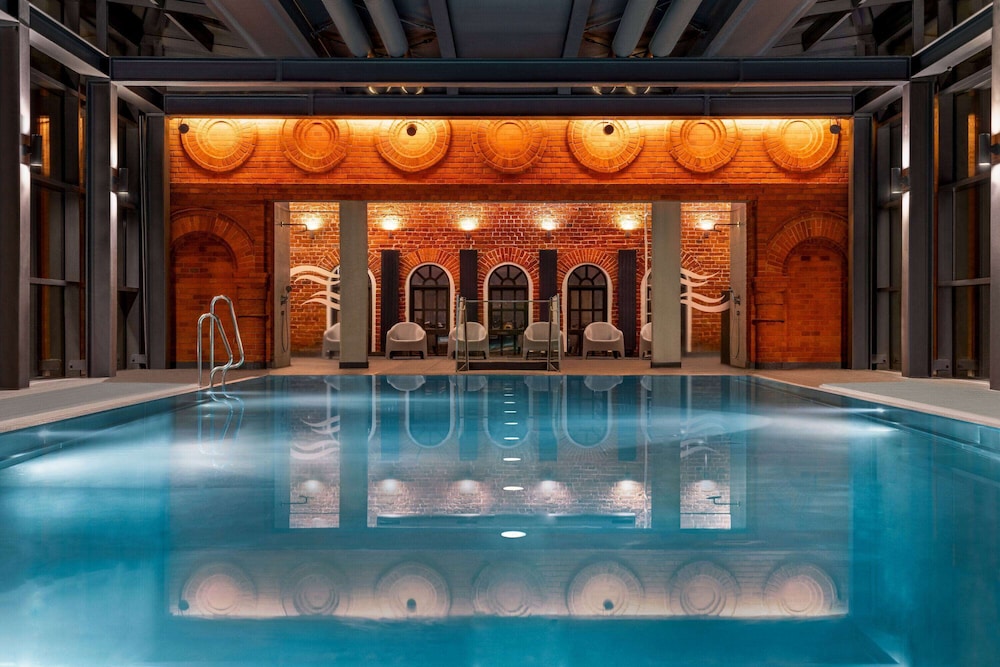 swimming pool spa