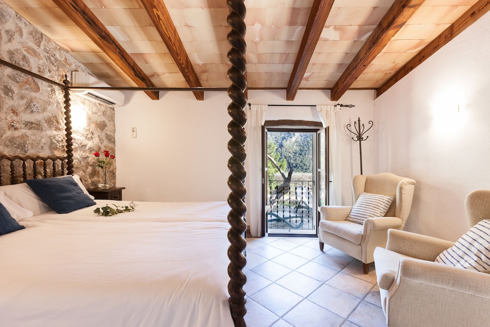 FINCA HOTEL ALBELLONS PARC NATURAL 47/70