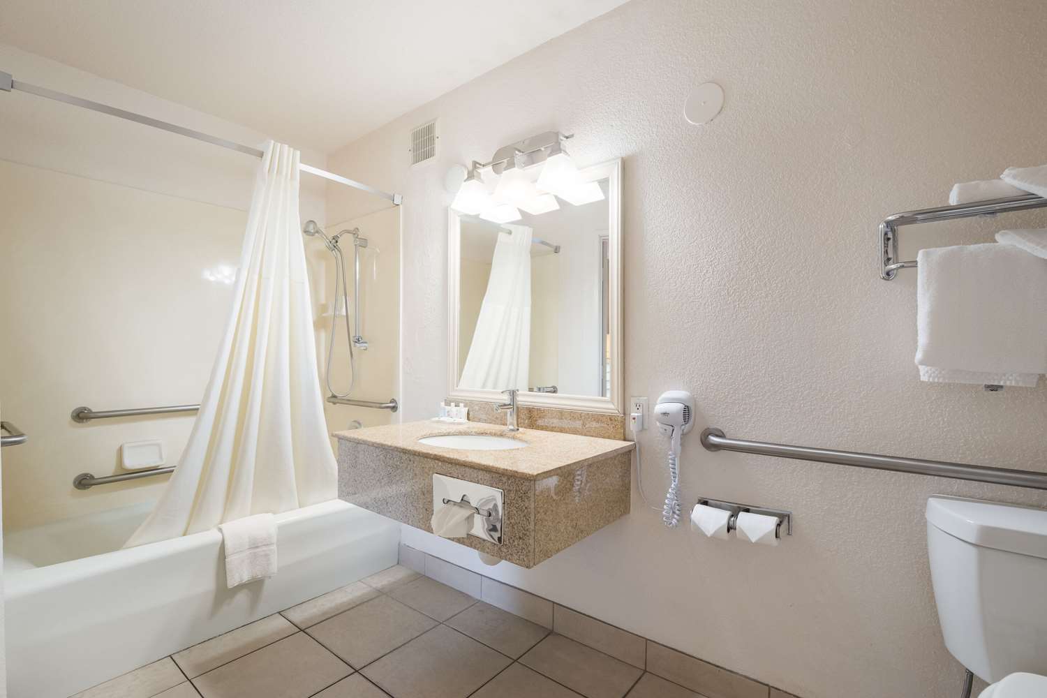 Quality Inn Suites Lake Havasu City 53/55
