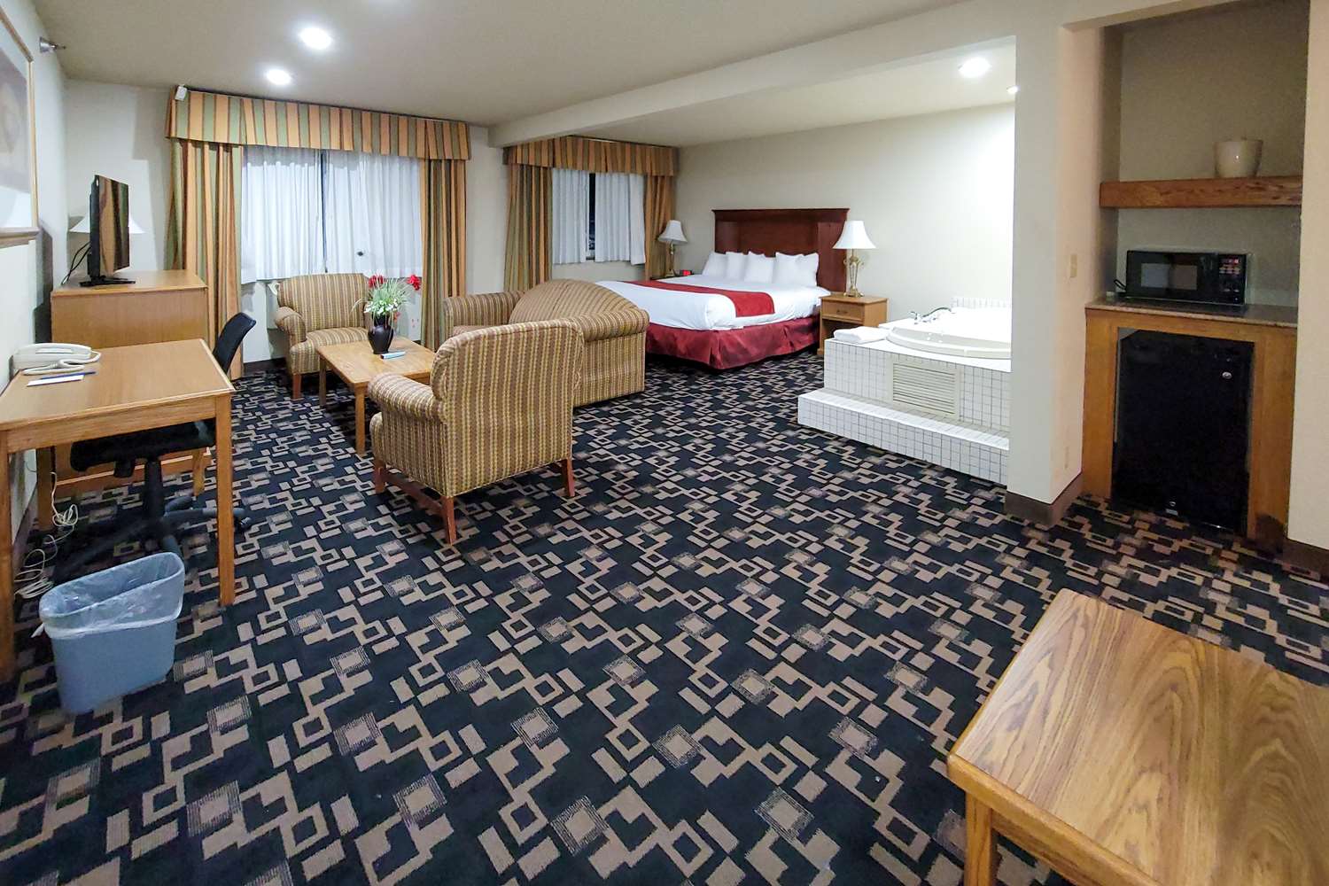 Comfort Inn & Suites Shakopee Downtown Area 10/23