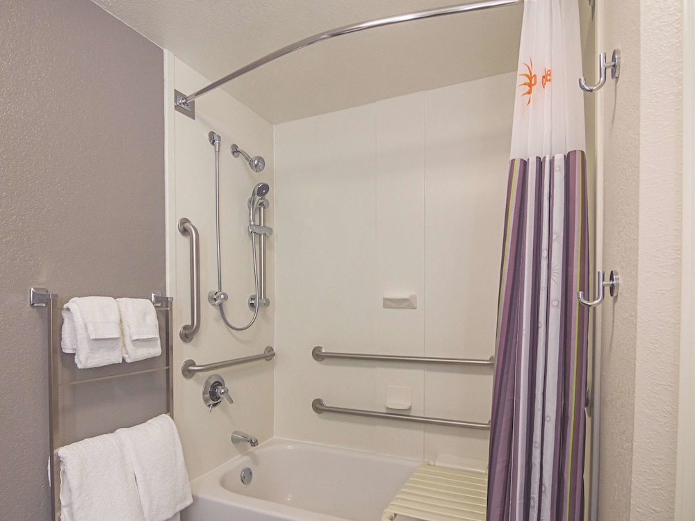 La Quinta Inn Suites Oklahoma City Nw Expwy 15/47