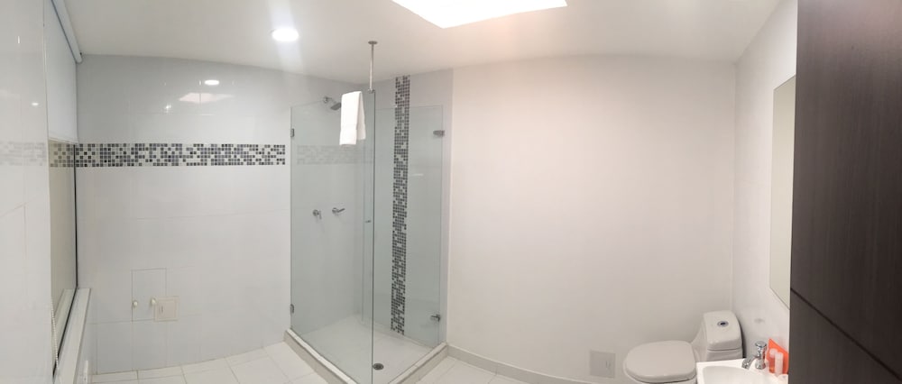 Hotel Metro 26 63/63
