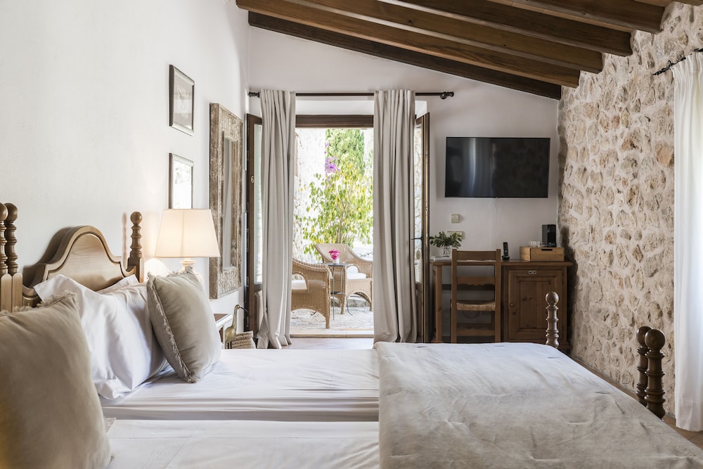 ROOM, DOUBLE BED, COURTYARD VIEW