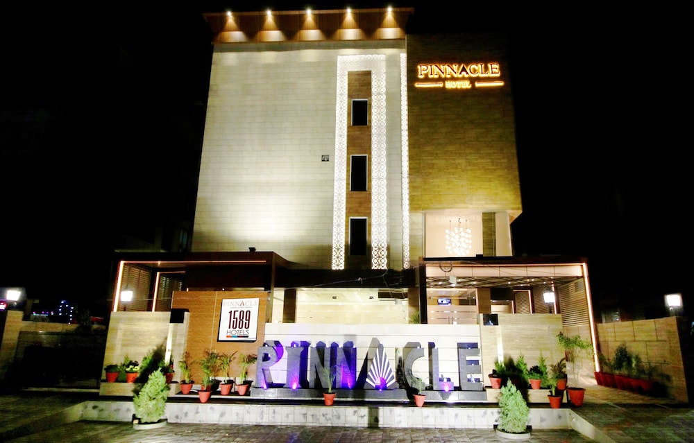 Pinnacle by Click Hotels, Lucknow 5/63