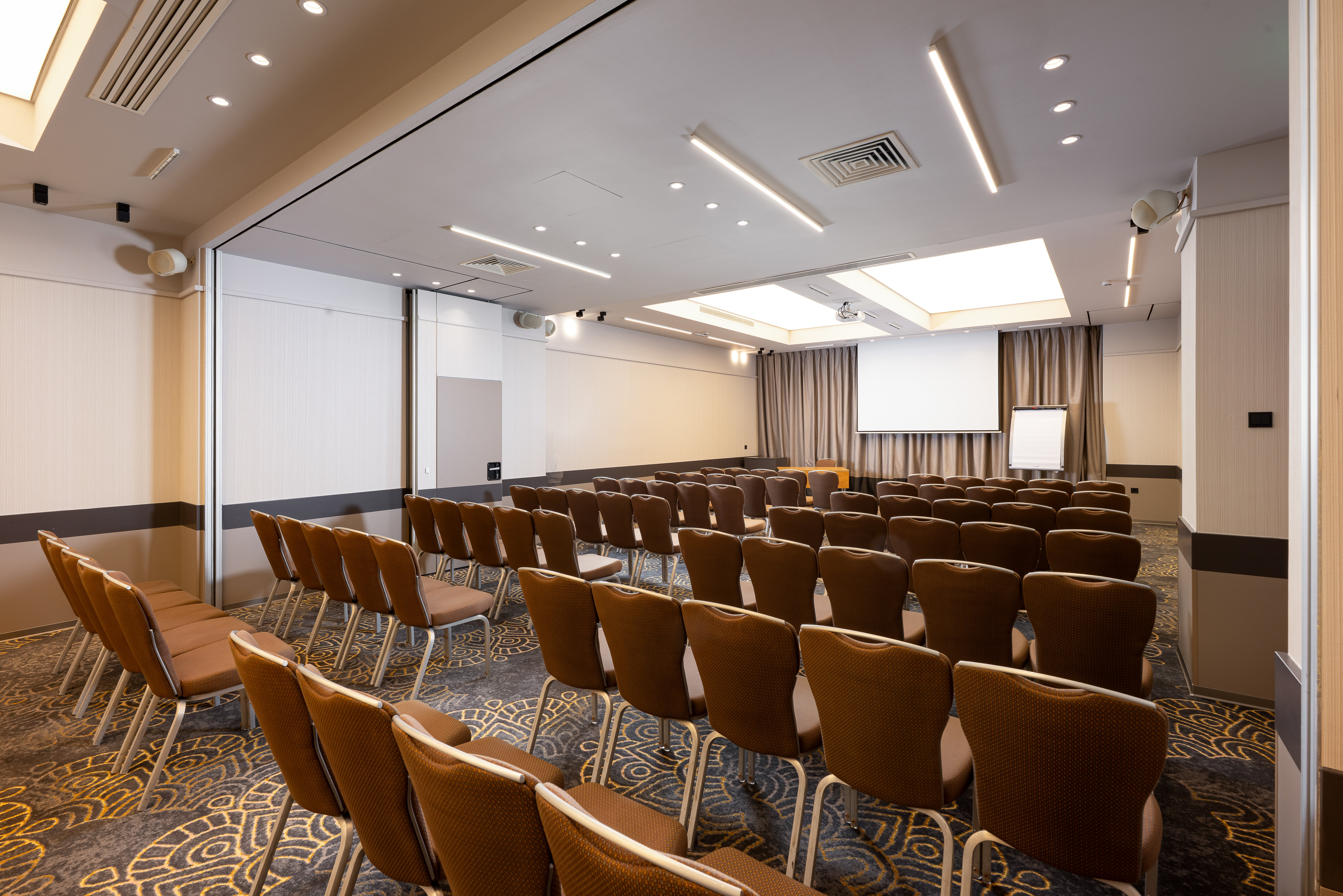 Holiday Inn Athens Airport 55/66