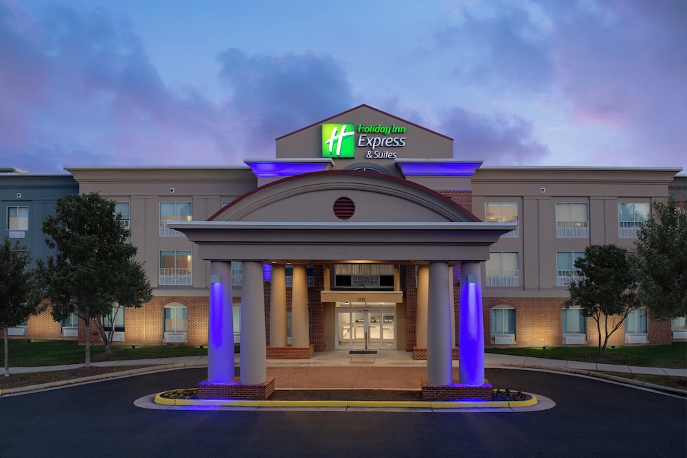 Holiday Inn Express Suites Alexandria Fort Belvoir 4/73