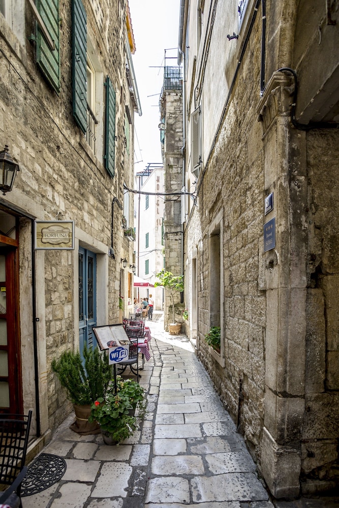 Centro Di Centri Rooms 66/77