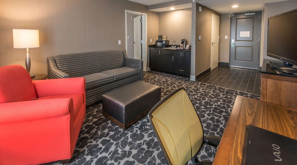 Hilton Garden Inn Charleston Waterfront Downtown 37/77