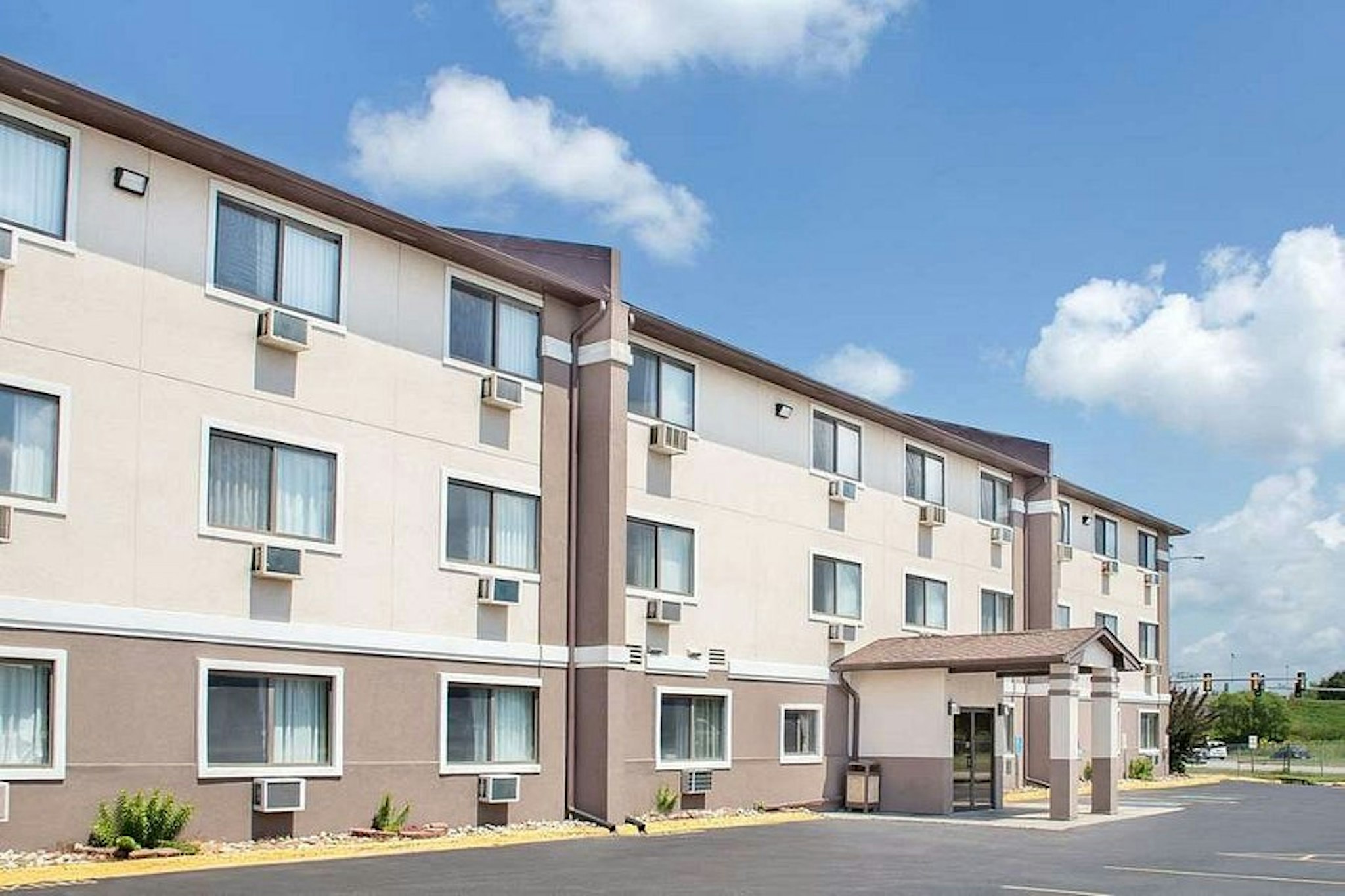 Boarders Inn and Suites by Cobblestone Hotels Waterloo 2/9