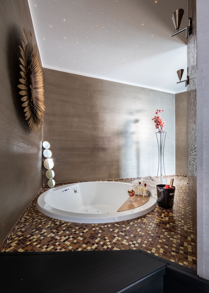 Dharma Luxury Hotel & Spa 62/70