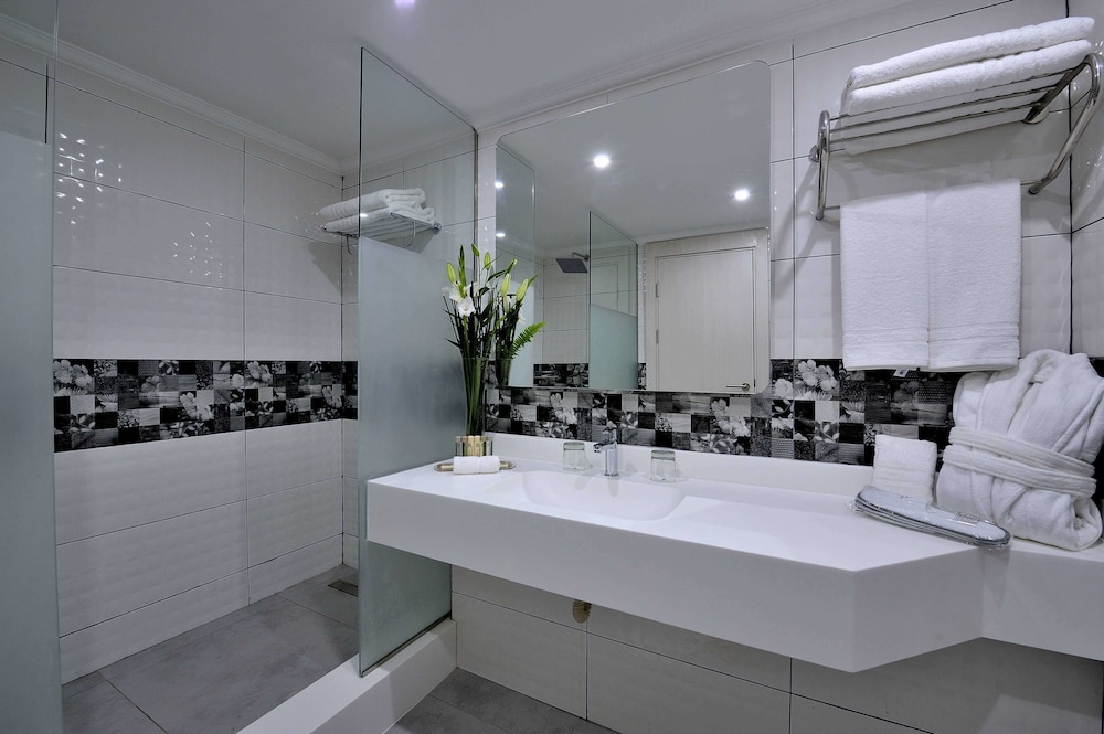 DUPLEX, SUITE, CITY VIEW