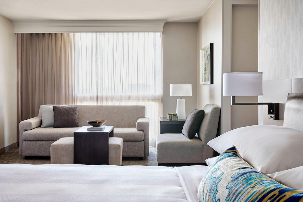Marriott Los Angeles Airport 49/77