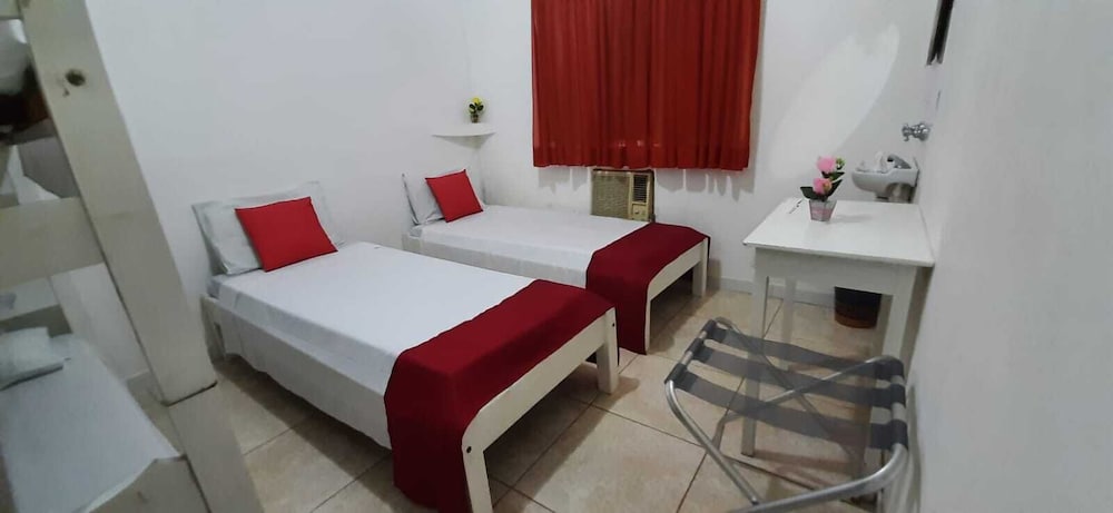 ROOM, TWIN BEDS, SHARED BATHROOM