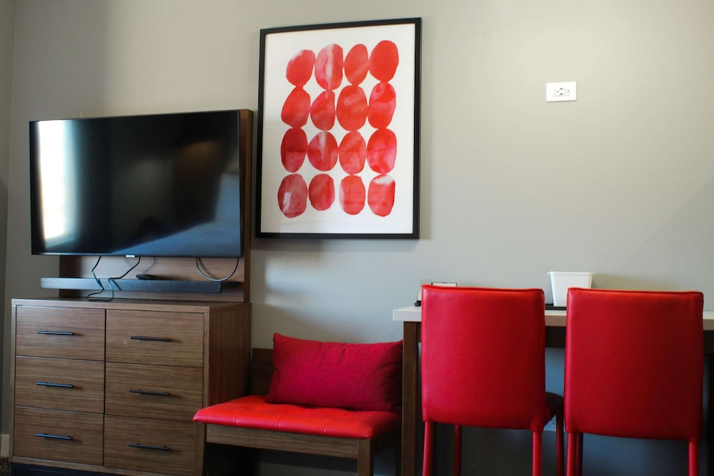 Hawthorn Extended Stay by Wyndham Oklahoma City Airport 24/33