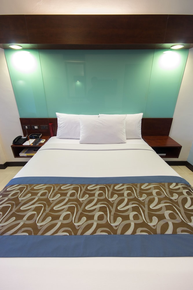 Microtel by Wyndham Mall of Asia 7/44