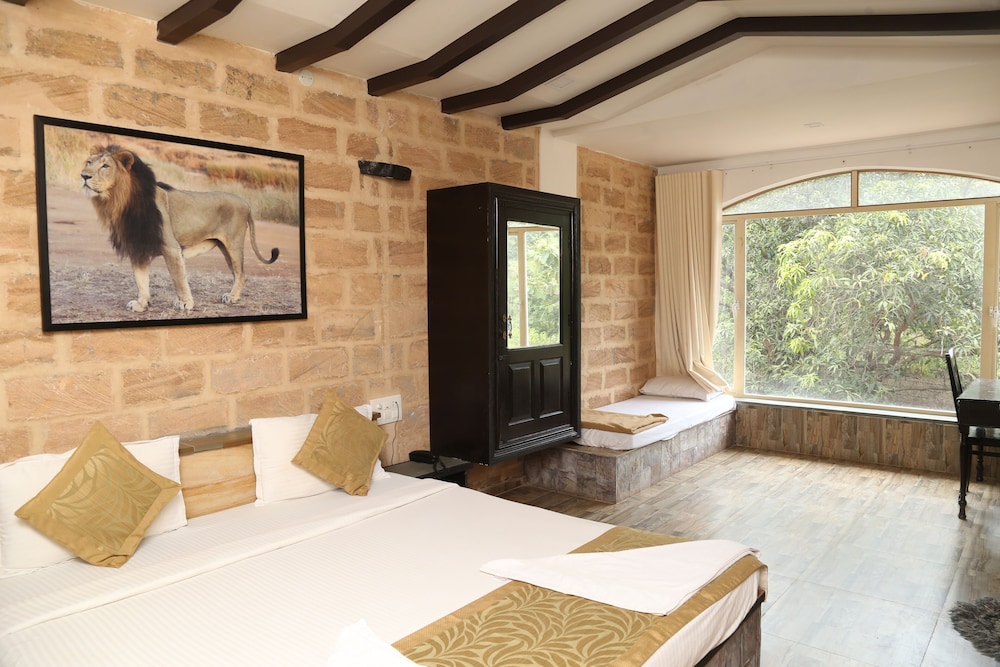 Gir Lion's Paw Resort 15/35