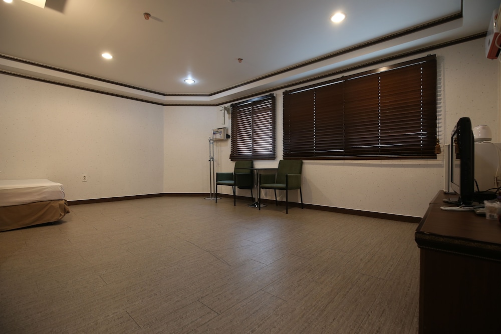 R.I Spa Hotel 23/40