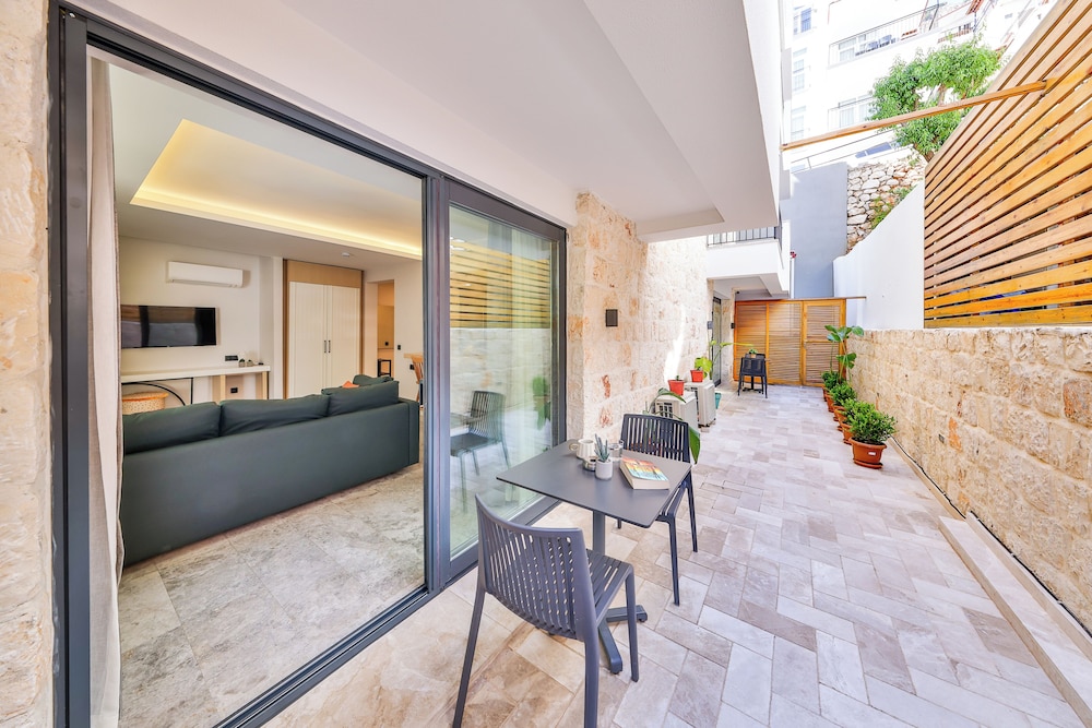 Sole Suites 6/49