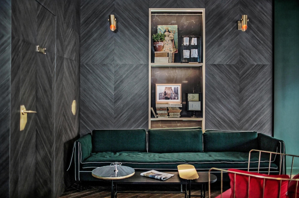 HANDSOME HOTEL BY ELEGANCIA 41/74