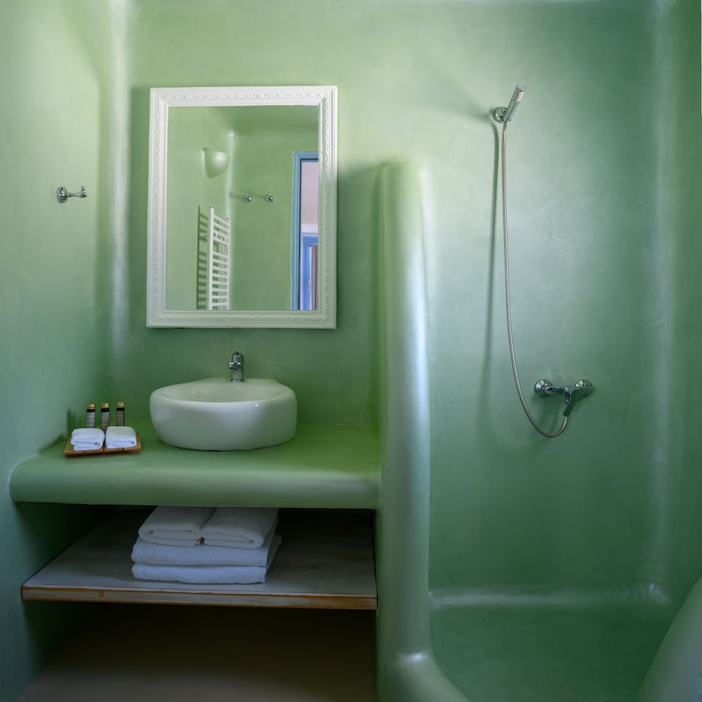 Este Luxury Suites 74/78