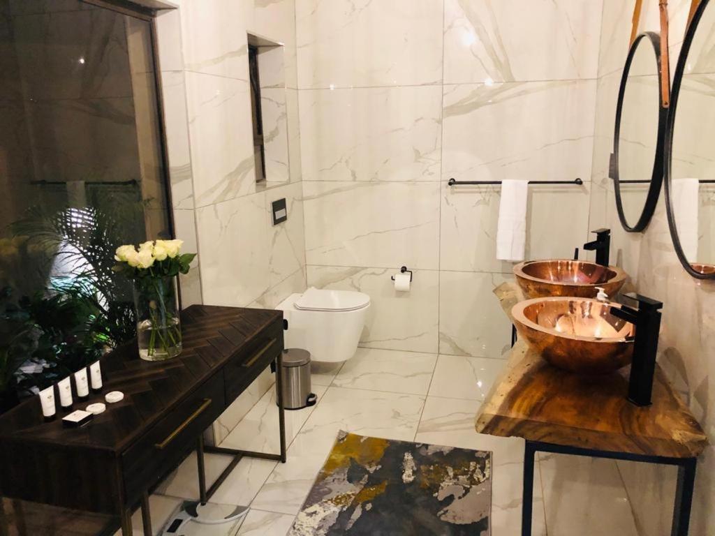 Lira Boutique Lodge 42/44