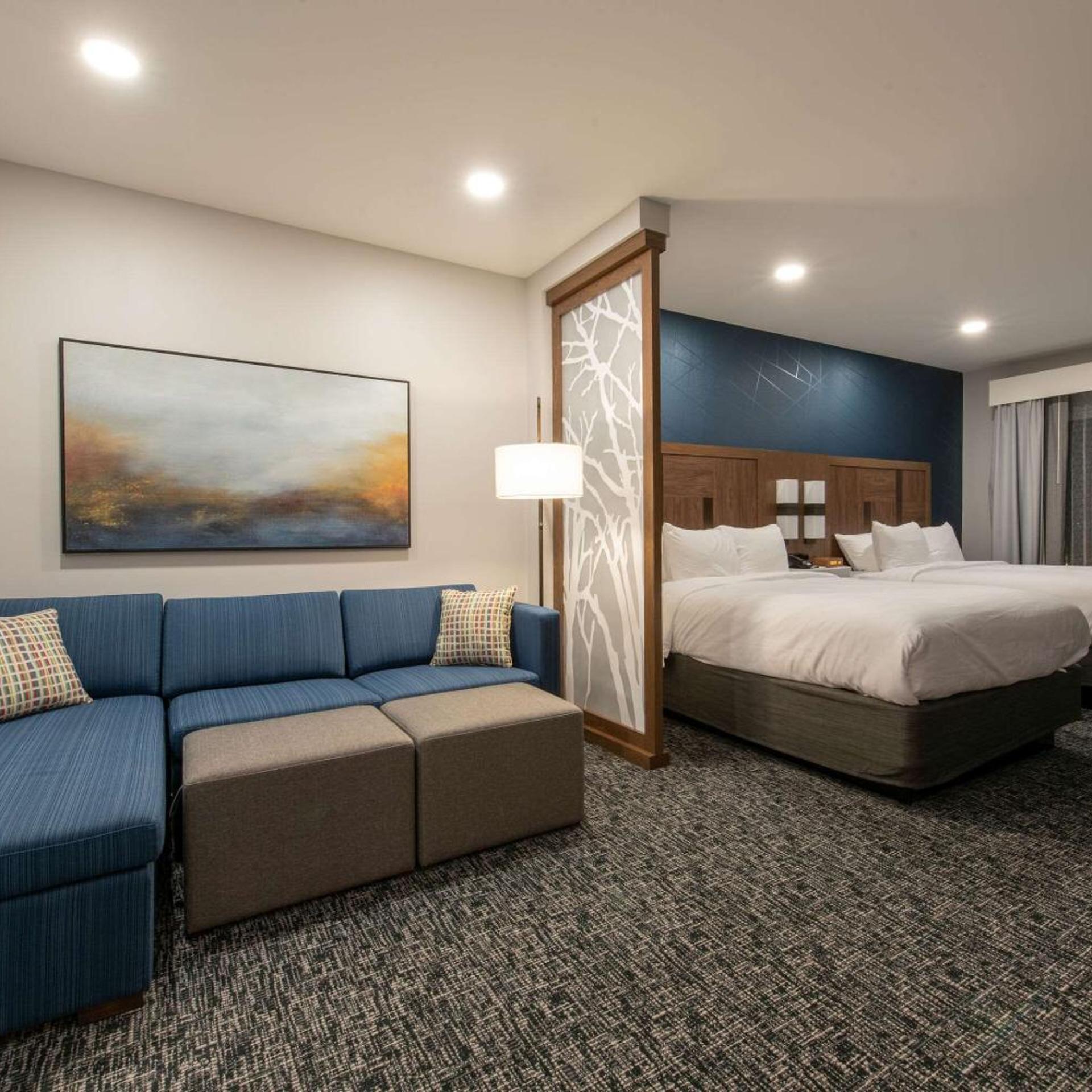 Suite, 2 Queen Beds, Golf Course View