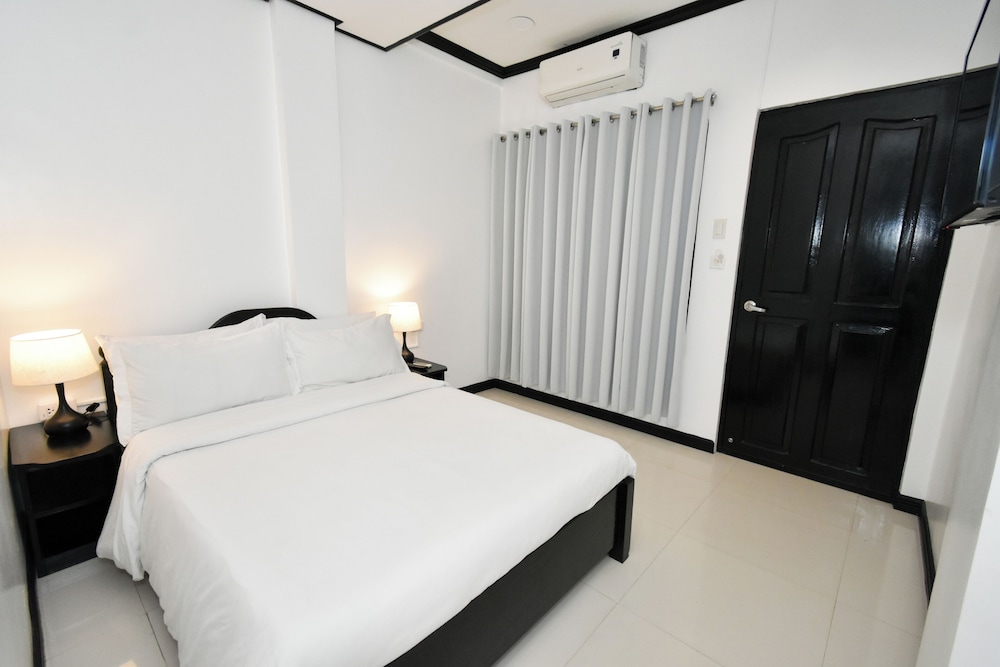 STANDARD, QUEEN BED