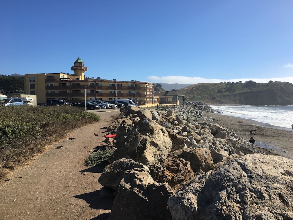 Pacifica Lighthouse Hotel Trademark Collection by Wyndham 34/36