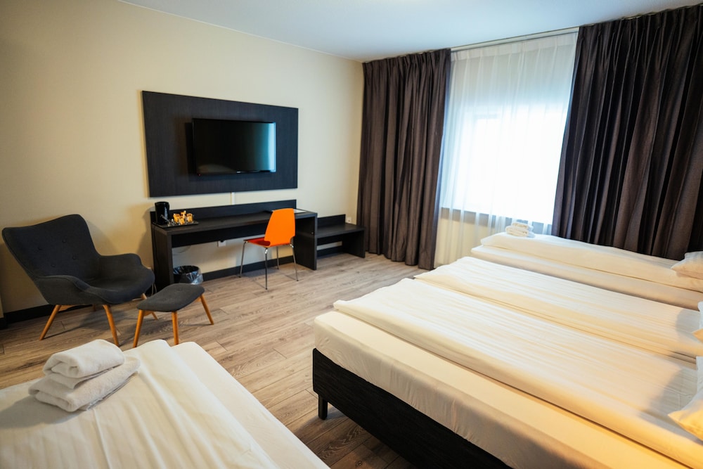 Konvin Hotel by Reykjavik Keflavik Airport 11/80