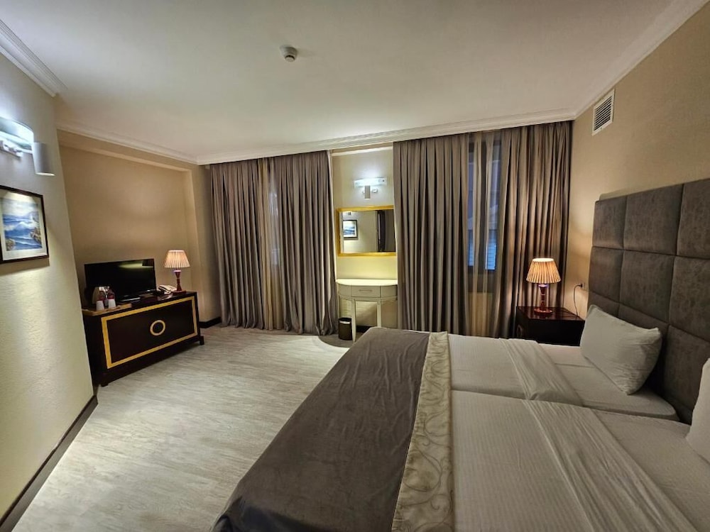 The Crown Hotel 28/50
