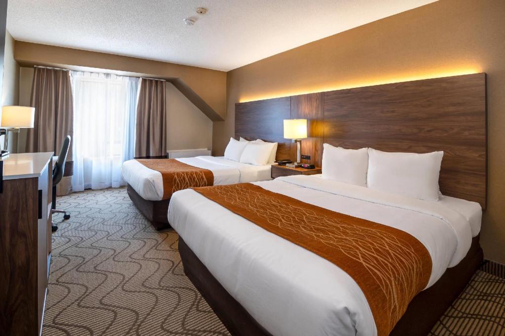 Room, 2 Queen Beds, Comfort Inn North Bay 4/10