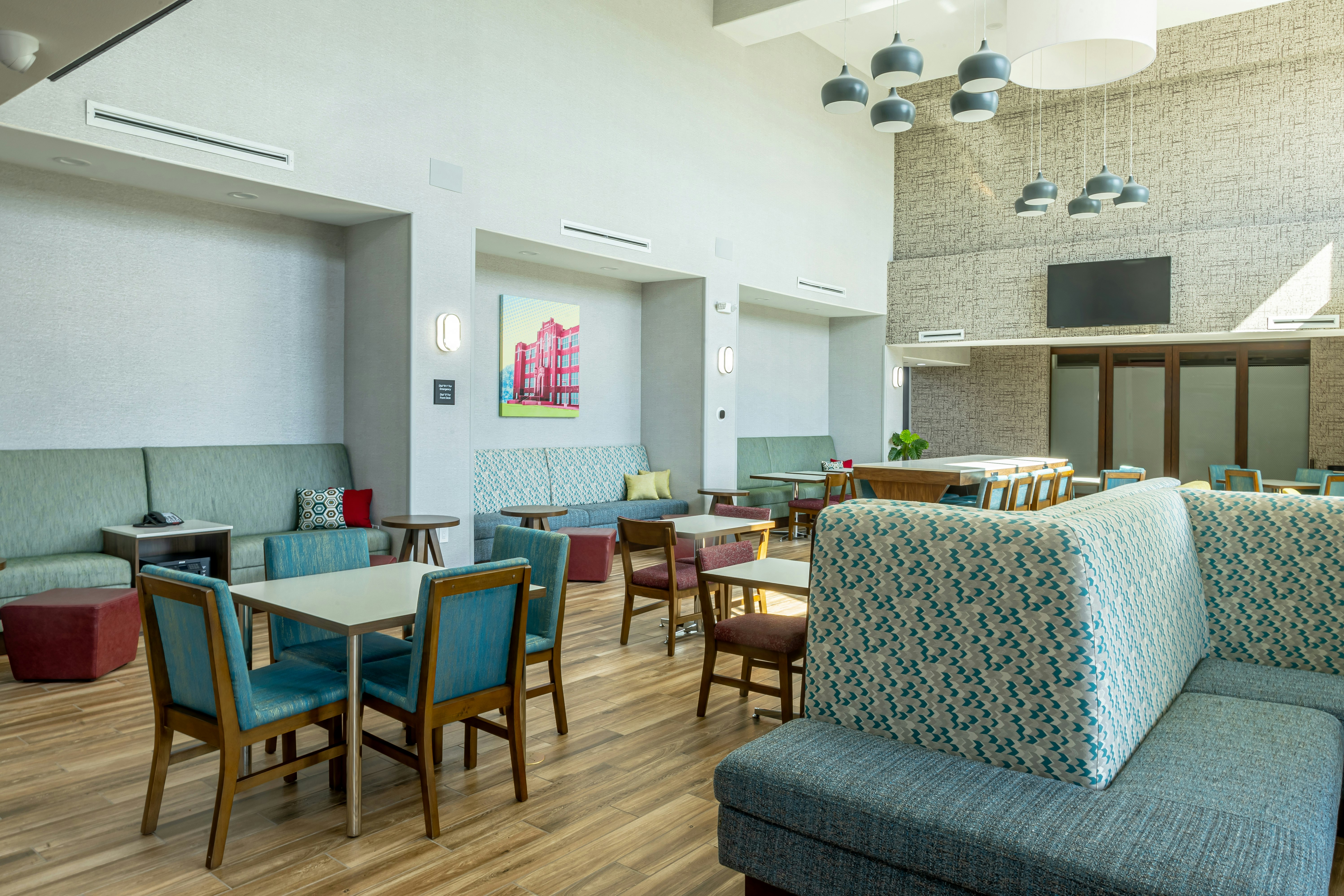Hampton Inn and Suites Cleburne 43/78