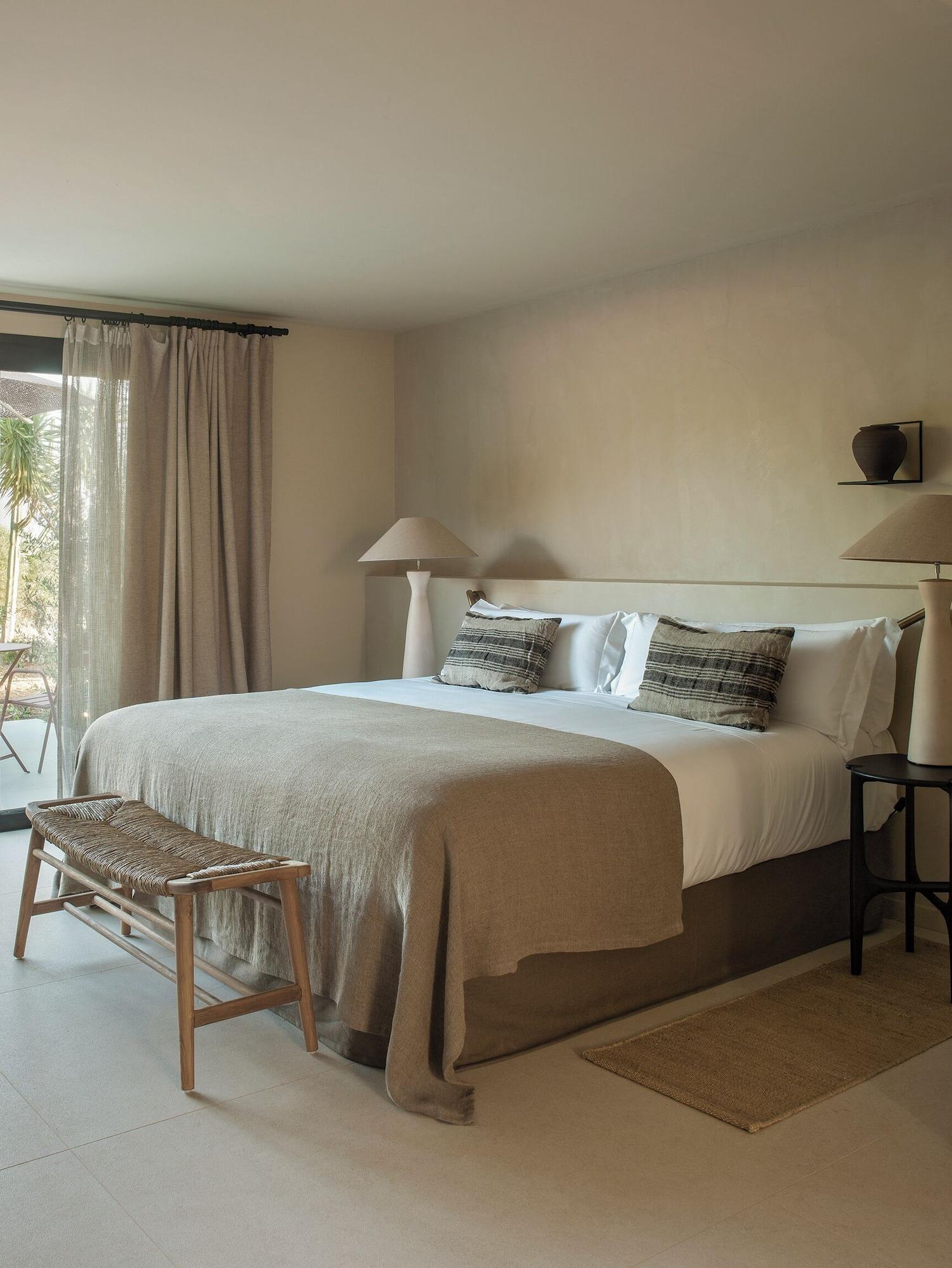 Suite, Pool Access