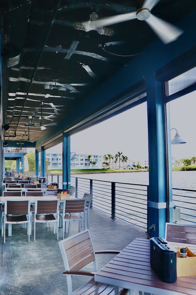 Fishermens Village Resort 34/48