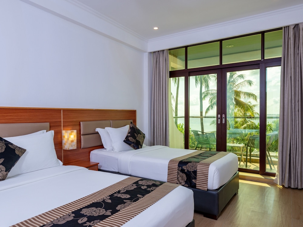 Kaani Beach Hotel 18/59