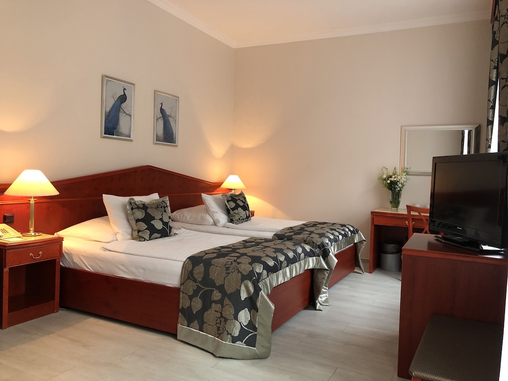 Carlton Hotel 14/51