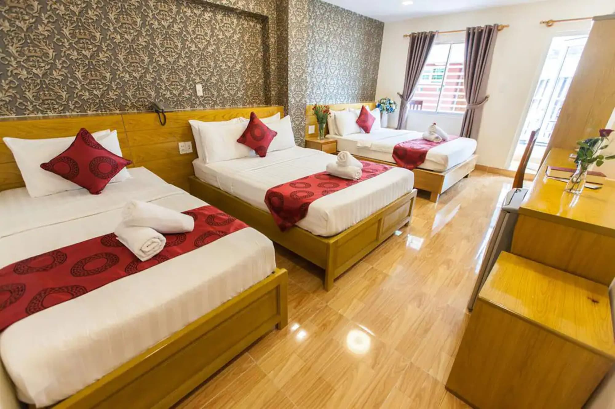 Family, 1 Single and 2 Queen Beds