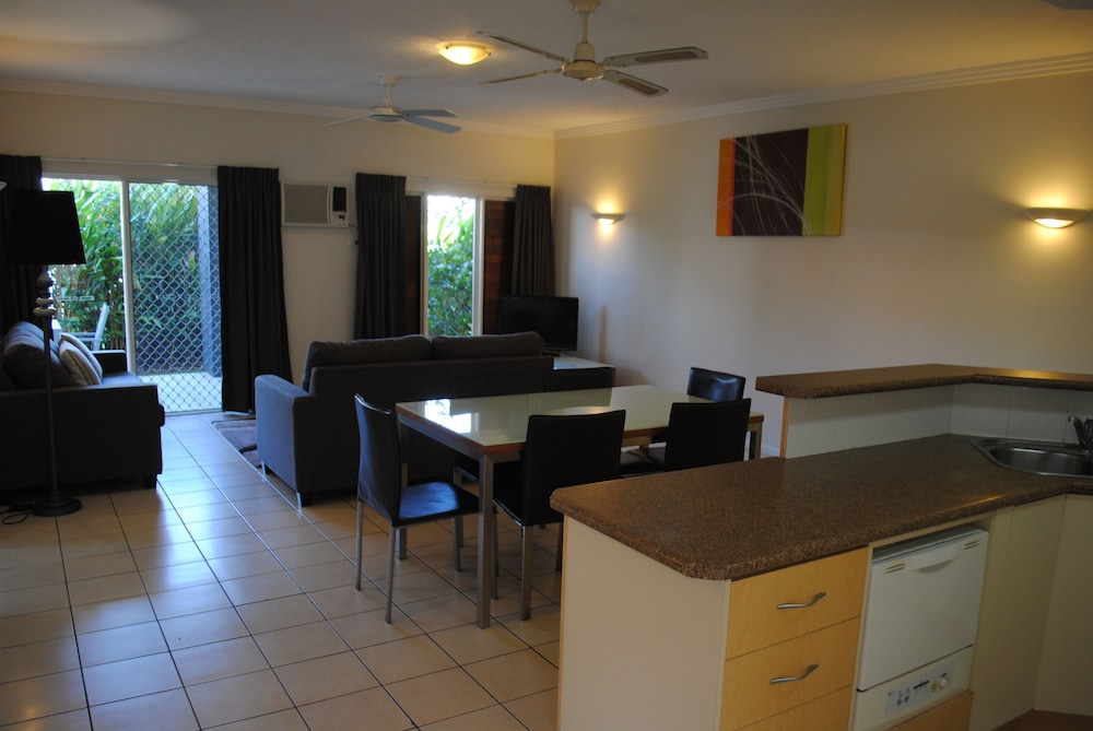 Bay Village Tropical Retreat 40/45