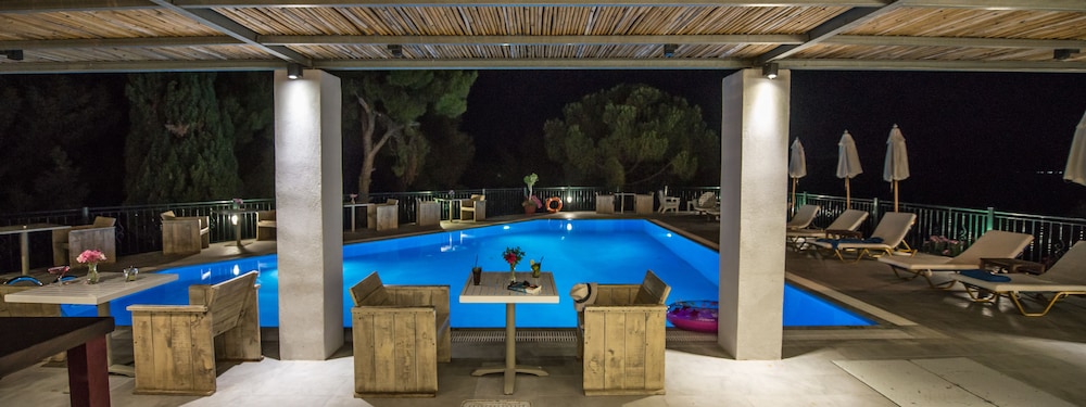ALIKI HOTEL 44/76